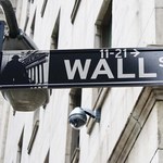 Wall Street lekko w górę, ale nastroje wciąż słabe