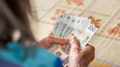 Waloryzacja emerytur w 2026 r. O ile więcej wpłynie do portfela?