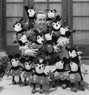 Walt Disney i jego najsłynniejsza postać, Myszka Miki /Encyklopedia Internautica