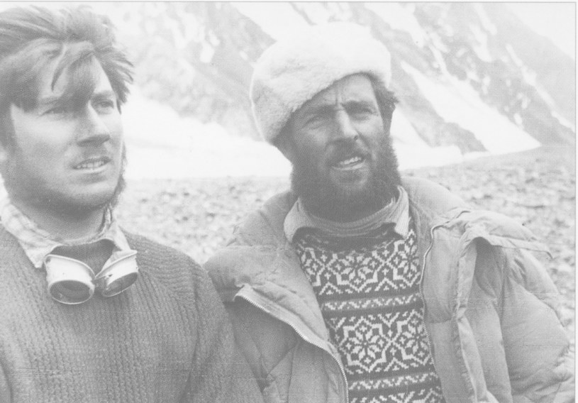 Walter Bonatti (z lewej) i Erich Abram w bazie pod K2 /Wikimedia Commons /domena publiczna