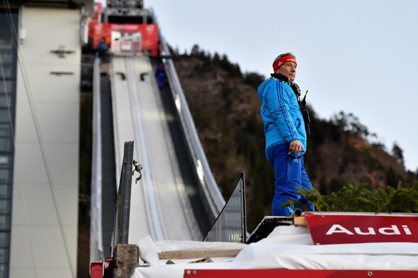 Walter Hofer, dyrektor FIS, na tle skoczni w Oberstdorfie /Dennis Grombkowski /Getty Images