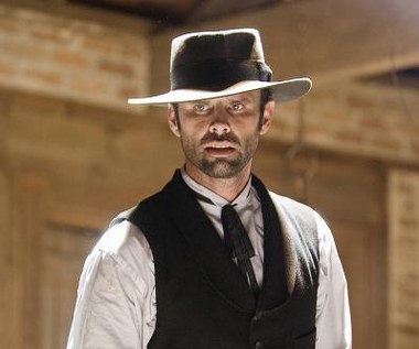 Walton Goggins w scenie z filmu "Django"