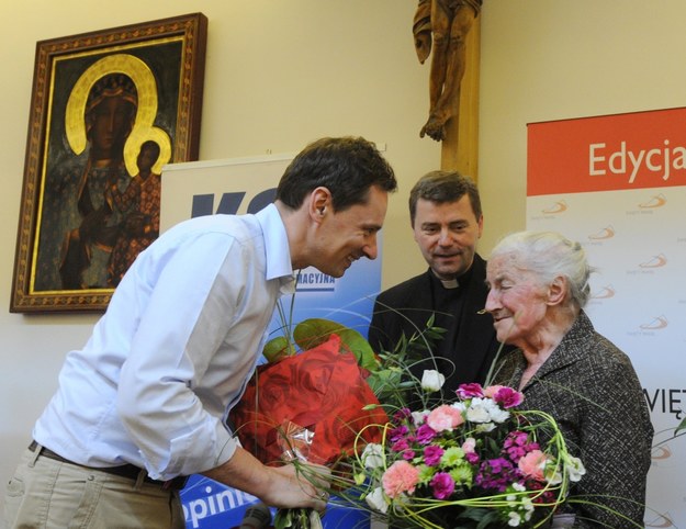 Wanda Półtawska i Krzysztof Ziemiec podczas prezentacji książki "Filozofia dla życia" w czerwcu 2013 roku / 	Grzegorz Jakubowski    /PAP