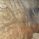 Wandale wymalowali sprayem jaskinię w Tatrach
