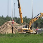 Wandale zaatakowali robotników na budowie trasy Górna w Łodzi