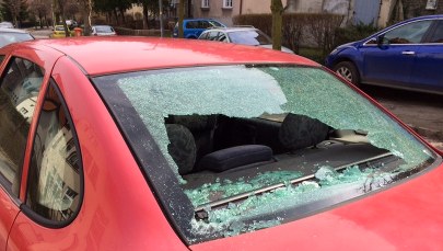 Wandale zniszczyli 16 aut w Gdańsku