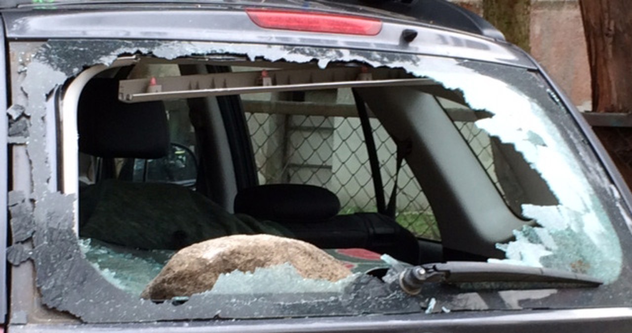 Wandale zniszczyli dziesięć aut w Gdańsku