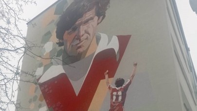 Wandale zniszczyli murale Włodzimierza Smolarka i legend Widzewa