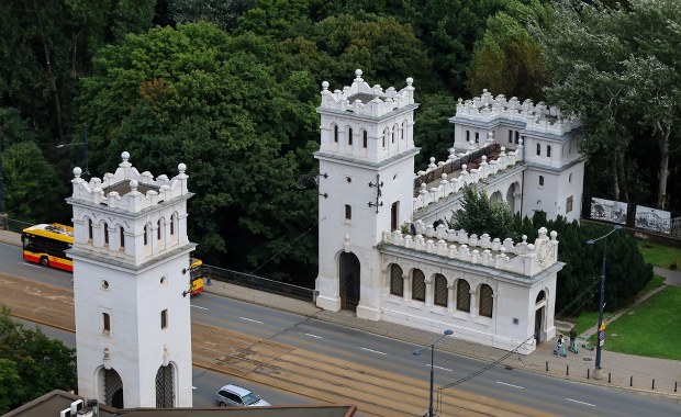 "Wandalskie malowidła" na wiadukcie mostu Poniatowskiego. ZDM grzmi 