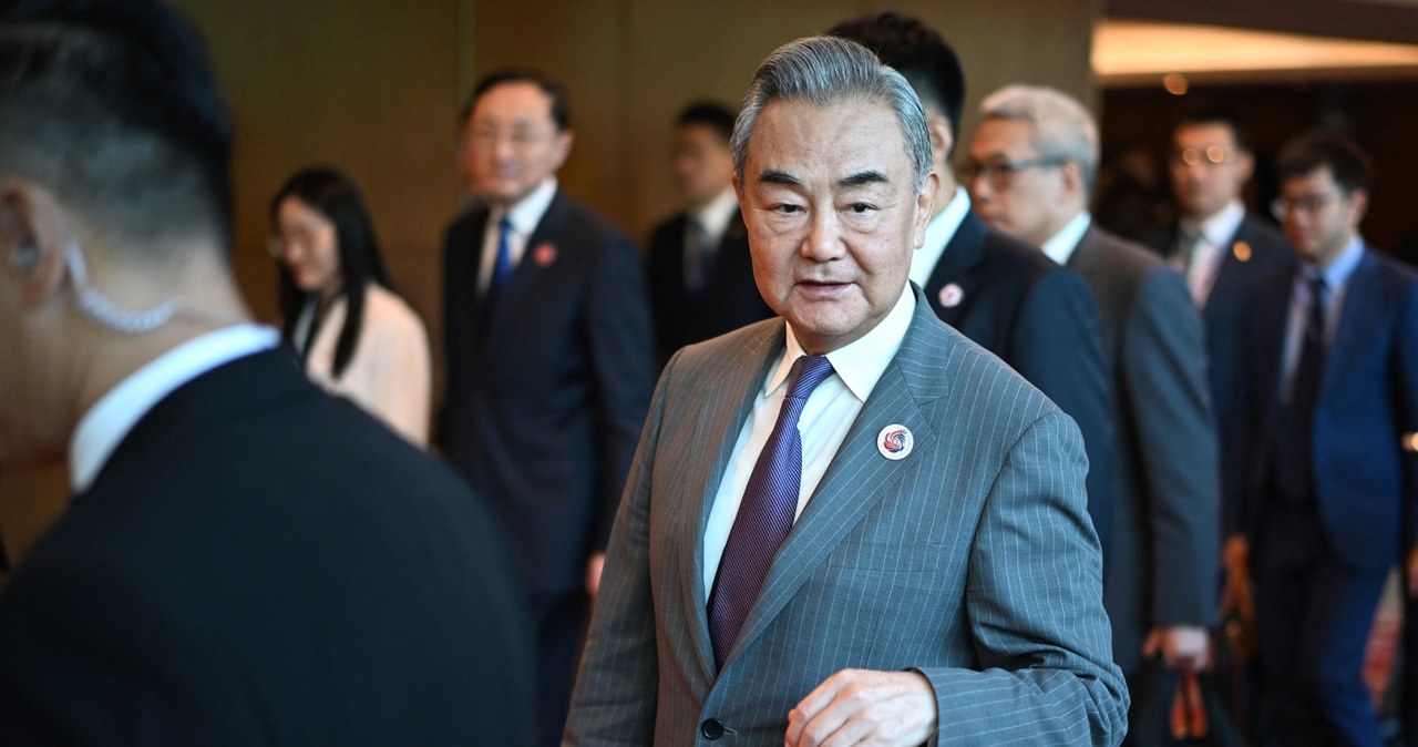 Wang Yi miał opowiedzieć się za wygraną Rosji /MANDEL NGAN /AFP