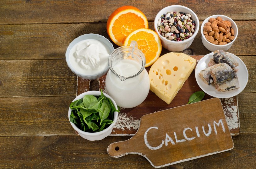 Wapń (calcium) jest głównym budulcem naszych kości /123RF/PICSEL