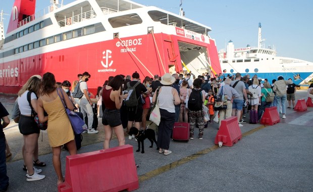 Wariant Delta na południu Europy. Co czeka turystów?