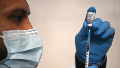 Wariant Omikron w Wielkiej Brytanii. W ciągu doby liczba infekcji wzrosła o 50 proc.