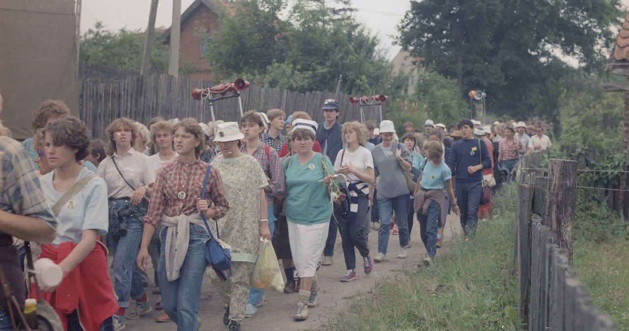 Warmińska pielgrzymka w 1987 r. /Z archiwum Narodowego Archiwum Cyfrowego