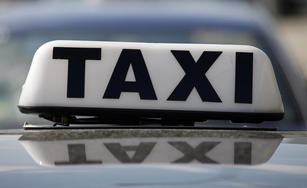 Warmińsko-Mazurskie: Pobił taksówkarza, szuka go policja