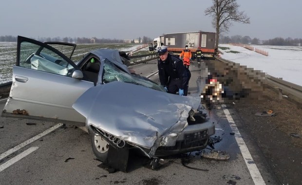 Warmińsko-mazurskie: Trzy osoby ranne w zderzeniu dwóch ciężarówek i osobówki