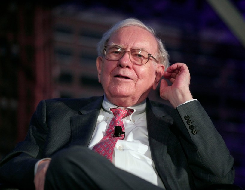 Warren Buffett, miliarder stojący na czele Berkshire Hathway od ponad 50 lat ma się z czego cieszyć. Notowania akcji spółki były w poniedziałek na najwyższym poziomie w jej historii /BILL PUGLIANO/GETTY IMAGES NORTH AMERICA /AFP