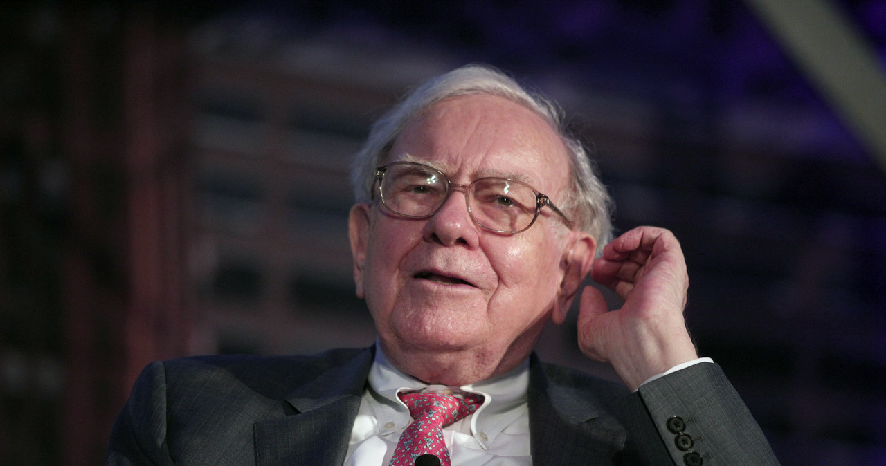 Warren Buffett, miliarder stojący na czele Berkshire Hathway od ponad 50 lat ma się z czego cieszyć. Notowania akcji spółki były w poniedziałek na najwyższym poziomie w jej historii /BILL PUGLIANO/GETTY IMAGES NORTH AMERICA /AFP