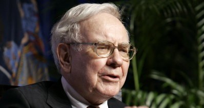 Warren Buffett zapewnił, że akcje sprawdzonych firm na dłuższą metę wzrosną. /AFP