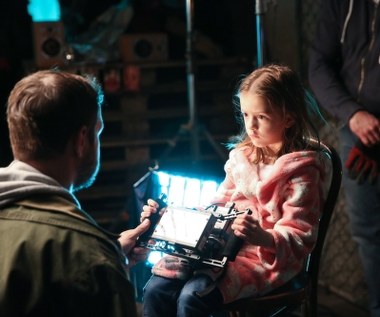 Warski nie wie, że Ana przyjechała do Wrocławia prowadzić jeszcze inne, tajne dochodzenie. Wkrótce okazuje się że do Wrocławia przybywa także wysłannik Watykańskiego Banku - dr Kuntz (Krzysztof Stelmaszyk).