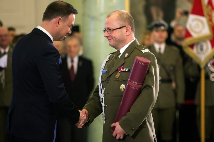 Warszawa, 01.03.2016, Jaroslaw Kraszewski odbiera nominacje generalskie z rąk prezydenta Andrzeja Dudy /Grażyna Myślińska /Agencja FORUM