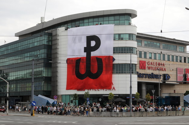 Warszawa, 1 sierpnia 2021. Godzina W na skrzyżowaniu ul. Targowej i al. Solidarności /Albert Zawada /PAP
