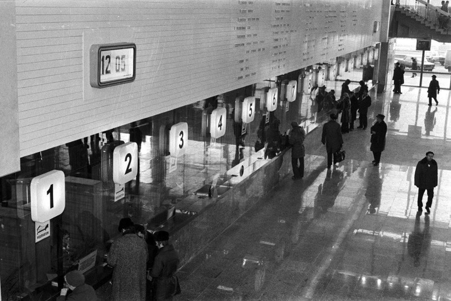 Warszawa, 12.1975. Dworzec Centralny /CAF/Mariusz Szyperko /PAP