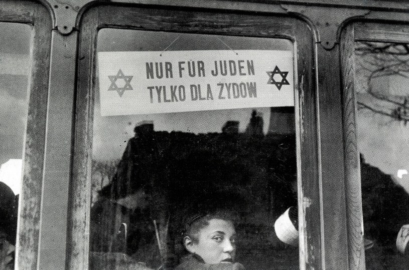 Warszawa, 1940. Tramwaj tylko dla Żydow, okupacja hitlerowska. Reprodukcja FoKa/FORUM /Agencja FORUM