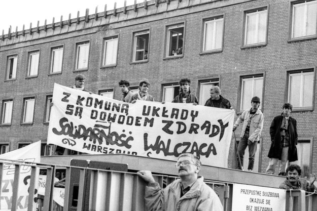 Warszawa, 1990, protest "Solidarnosci Walczacej" w trakcie kampanii wyborczej na prezydenta /Jacek Marczewski /Agencja FORUM