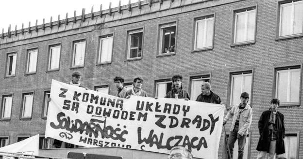 Warszawa, 1990, protest "Solidarnosci Walczacej" w trakcie kampanii wyborczej na prezydenta /Jacek Marczewski /Agencja FORUM