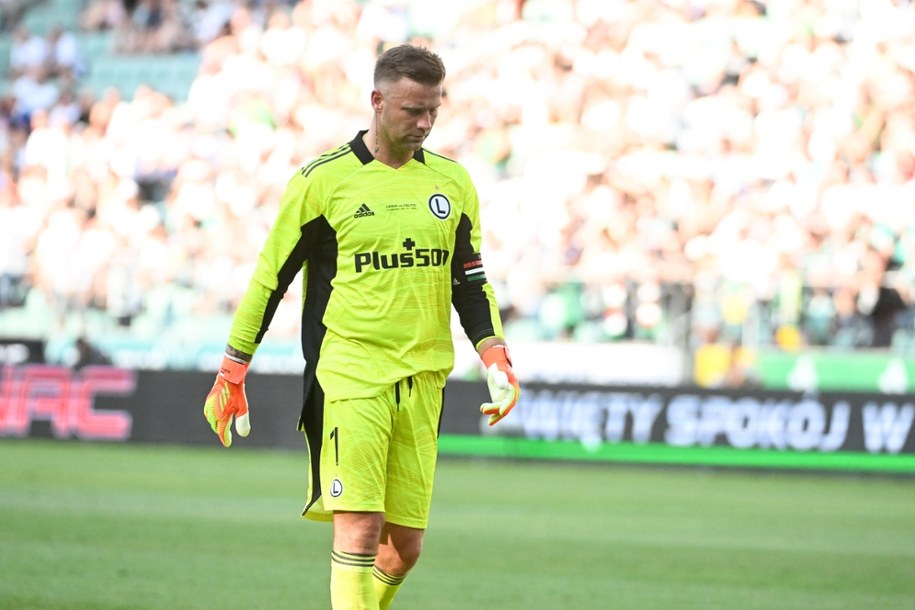 Warszawa, 20.07.2022. Bramkarz stołecznej Legii Artur Boruc podczas towarzyskiego meczu z Celtikiem Glasgow w Warszawie /Andrzej Lange /PAP