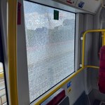 Warszawa: Atak na tramwaj i autobus przy Dworcu Gdańskim