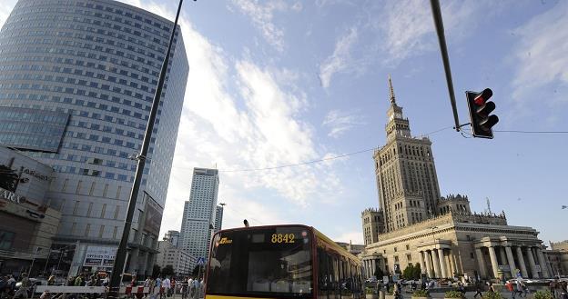 Warszawa bogata na rynku mieszkań /AFP
