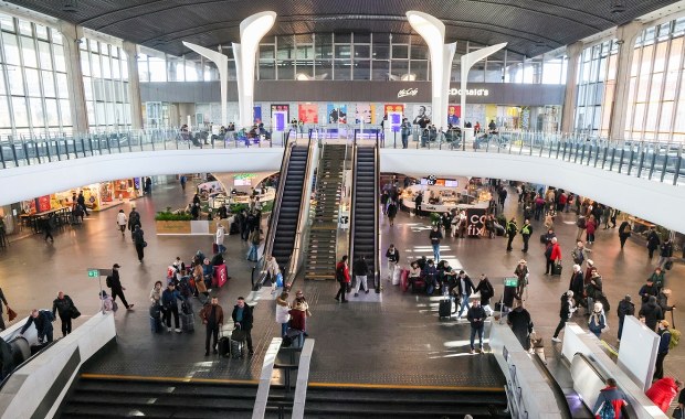Warszawa Centralna niedostępna dla pasażerów. Szczegóły utrudnień