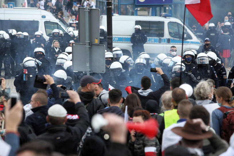 Warszawa. Demonstracja przeciwników obostrzeń sanitarnych. /	Wojciech Olkuśnik /PAP