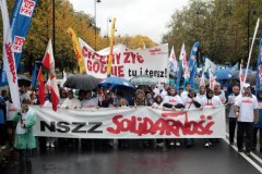Warszawa: Demonstranci manifestują przeciwko cięciom budżetowym