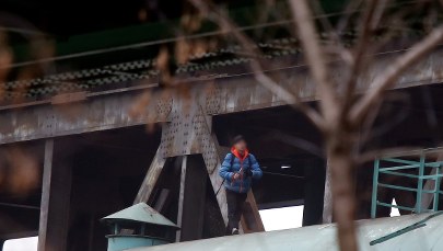 Warszawa: Desperat od kilku godzin paraliżuje ruch pociągów