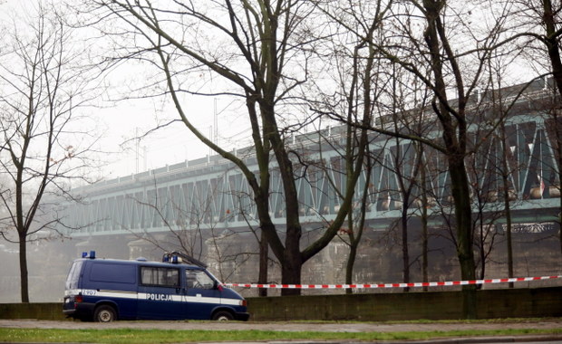 Warszawa: Desperat sprowadzony z mostu przez negocjatorów