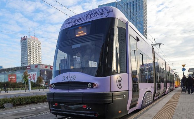Warszawa gra Chopina. Tramwaj z fortepianem i muzykami na ulicach stolicy