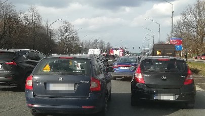 Warszawa: Groźny wypadek na Ursynowie. Zderzyły się trzy auta