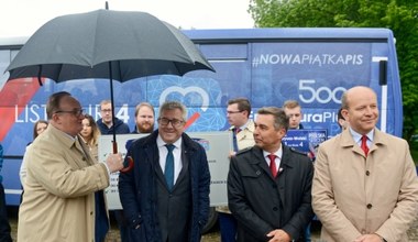 Warszawa: Inauguracja "PiSbusa" 