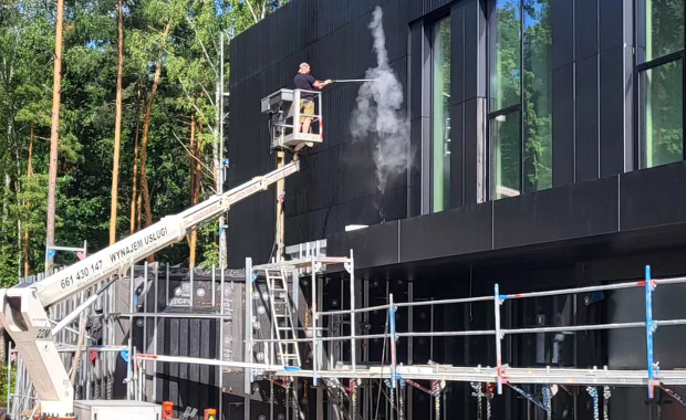 Warszawa inwestuje w estetykę. Administracje osiedli ruszają z czyszczeniem elewacji po zimie