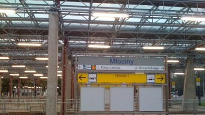 Warszawa: Kobieta wpadła pod pociąg. Trzy stacje metra były wyłączone z ruchu