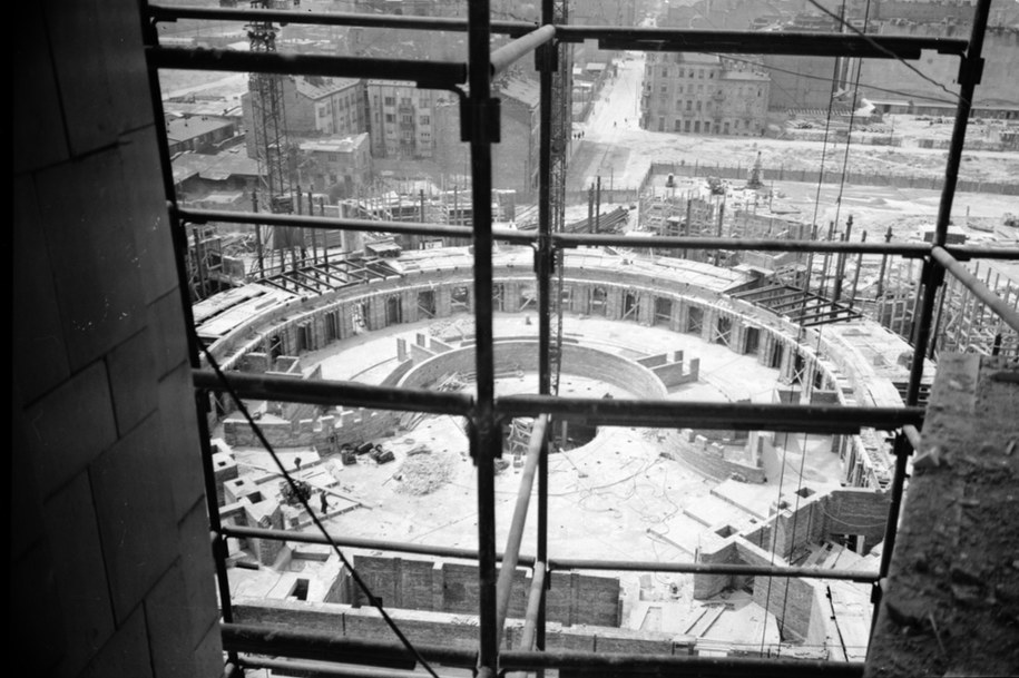 Warszawa, lata 50. Na zdjęciu kontury Sali Kongresowej, widok z wyższych pięter /CAF /PAP