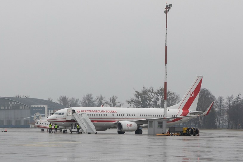 Warszawa lotnisko Chopina, samolot rządowy Boeing 737-800 /Fot Tomasz Jastrzebowski /Reporter