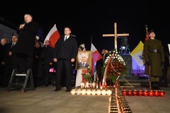 Warszawa: Miesięcznica smoleńska przed Pałacem Prezydenckim