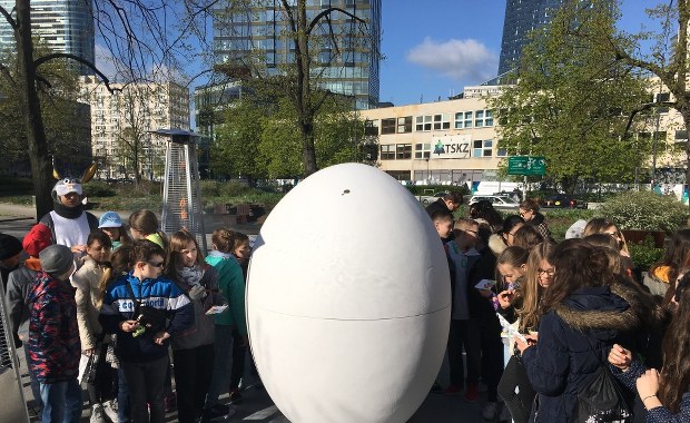 Warszawa: Na Placu Grzybowskim stanęła ogromna pisanka!