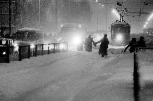 Warszawa o okowach mrozu i śniegu zimy stulecia (początek 1979 r.) /Michał Kulakowski/REPORTER /East News