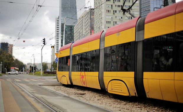 Warszawa: Pasażerowie powoli wracają do transportu publicznego