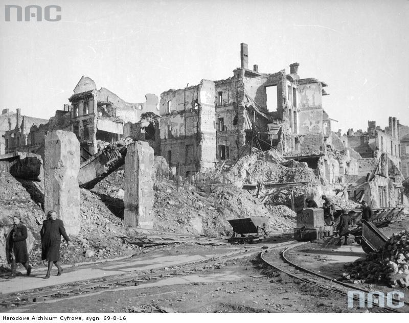 Warszawa po drugiej wojnie światowej, fragment ruin Śródmieścia /Z archiwum Narodowego Archiwum Cyfrowego